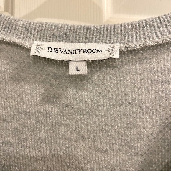 THE VANITY ROOM Knit V-Neck Top Puffed Shoulders 3/4 Sleeves Light Pale Gray - Picture 4 of 9